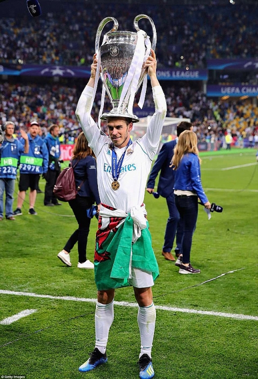 Cầu thủ Real Madrid tưng bừng ăn mừng chức vô địch Champions League