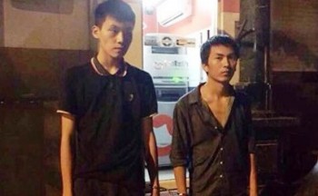 Hai thanh niên Trung Quốc dùng thẻ ATM giả rút tiền