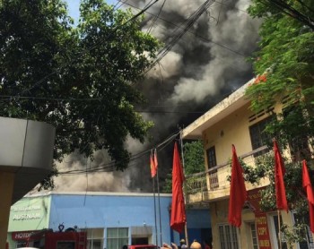 Hà Nội: Cháy lớn trên đường Trường Chinh