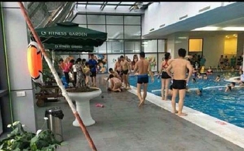 Hà Nội: Ngày đầu đi học bơi, bé trai bị đuối nước
