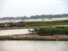 Thanh Hóa: Ngư dân 2 huyện "thủy chiến", 11 người thương vong