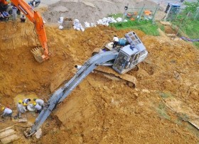 Vụ vỡ đường ống nước sông Đà: Phải khởi tố vụ án hình sự như vụ sập cầu Chu Va