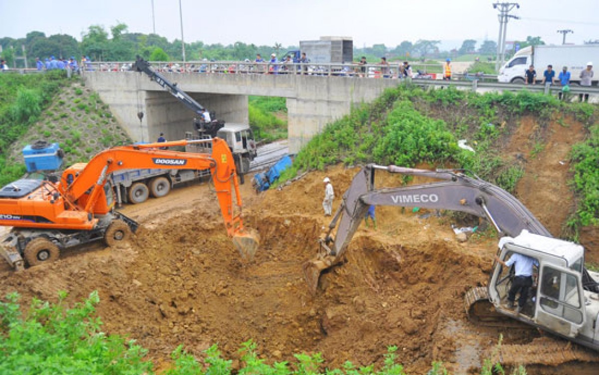 Vụ vỡ đường ống dẫn nước sông Đà: Khởi tố thêm 7 cán bộ Vinaconex