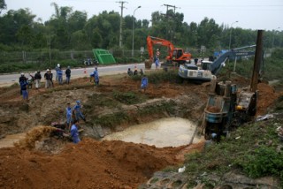 Lại vỡ đường ống dẫn nước từ sông Đà về Thủ đô