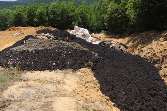 Chôn lấp chất thải công nghiệp là vi phạm pháp luật