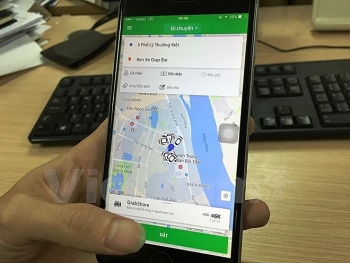 Hà Nội dừng dịch vụ đi chung xe của Uber, Grab