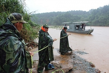 Bộ đội vượt 60km trong đêm cứu cán bộ thuỷ văn gặp sự cố trên sông