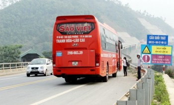 Xử nghiêm xe dừng đón trả khách trên cao tốc Nội Bài - Lào Cai