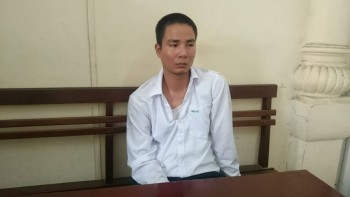 Tài xế taxi Mai Linh hất cảnh sát lên capo từng nhảy cầu Long Biên