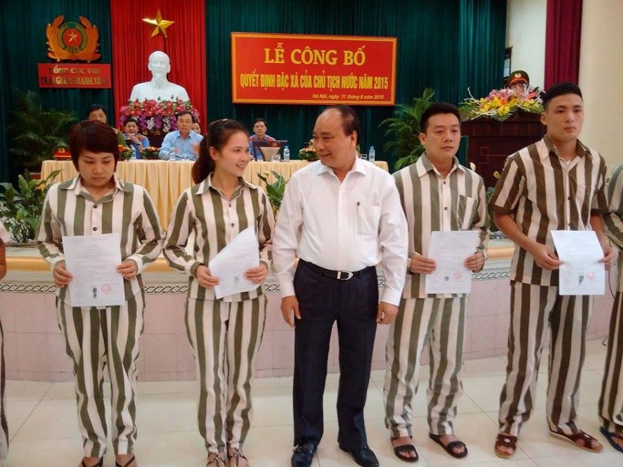 pho-thu-tuong-nguyen-xuan-phuc-trao-quyet-dinh-dac-xa-cho-pham-nhan