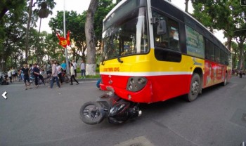 Xe buýt gây tai nạn liên hoàn, một người thiệt mạng