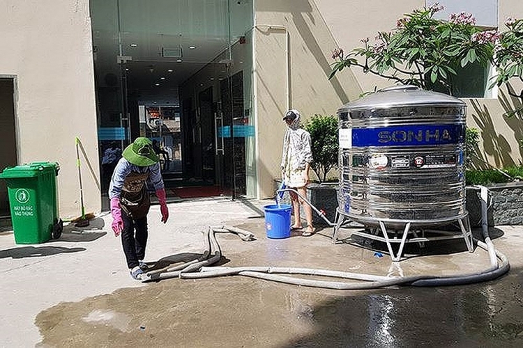 Sửa téc nước, vợ chồng ở Hà Nội bị điện giật chết