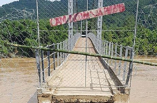 Nghệ An: Lũ cắt đứt cầu treo, 400 hộ dân bị cô lập