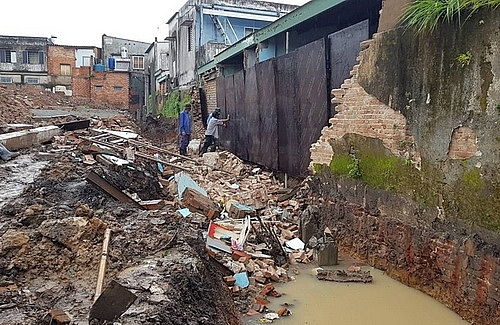 Ba công nhân ở Đồng Nai bị bức tường sập vùi lấp