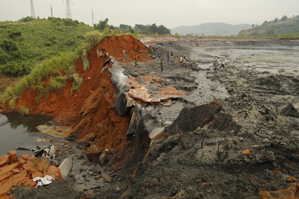 Bộ TNMT cử tổ công tác phối hợp xử lý vụ vỡ đập chứa nhà máy DAP số 2 Lào Cai