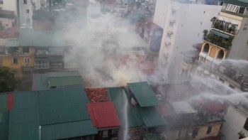 Hà Nội: Cháy nhà tập thể trên phố Trần Quốc Toản