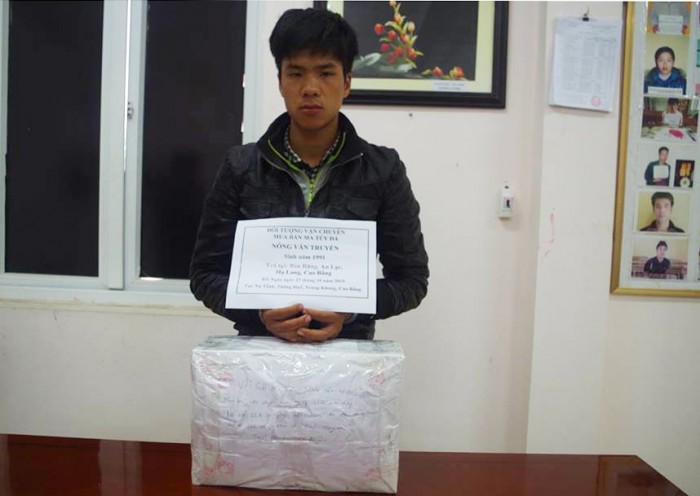 Dùng xe máy chở 9kg ma túy đá từ Trung Quốc về Việt Nam