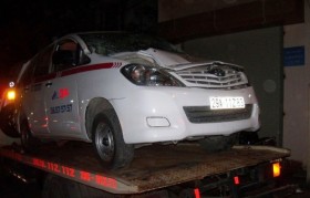 Hà Nội: Tàu hỏa đâm taxi, 9 người thương vong
