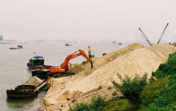 Phó Chủ tịch Hà Nội yêu cầu dẹp 'cát tặc'