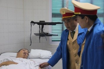 Thượng úy Nguyễn Quốc Đạt bị gãy 3 xương sườn