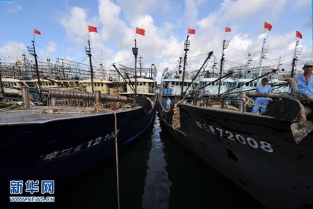 Trung Quốc gây hấn đưa tàu cá, ngư chính ra Trường Sa
