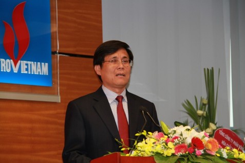 Đồng chí Lê Minh Hồng, Phó Tổng giám đốc Tập đoàn DKVN trình bày báo cáo sơ kết 03 năm thực hiện Quy chế phối hợp giữa PVN và PC TP