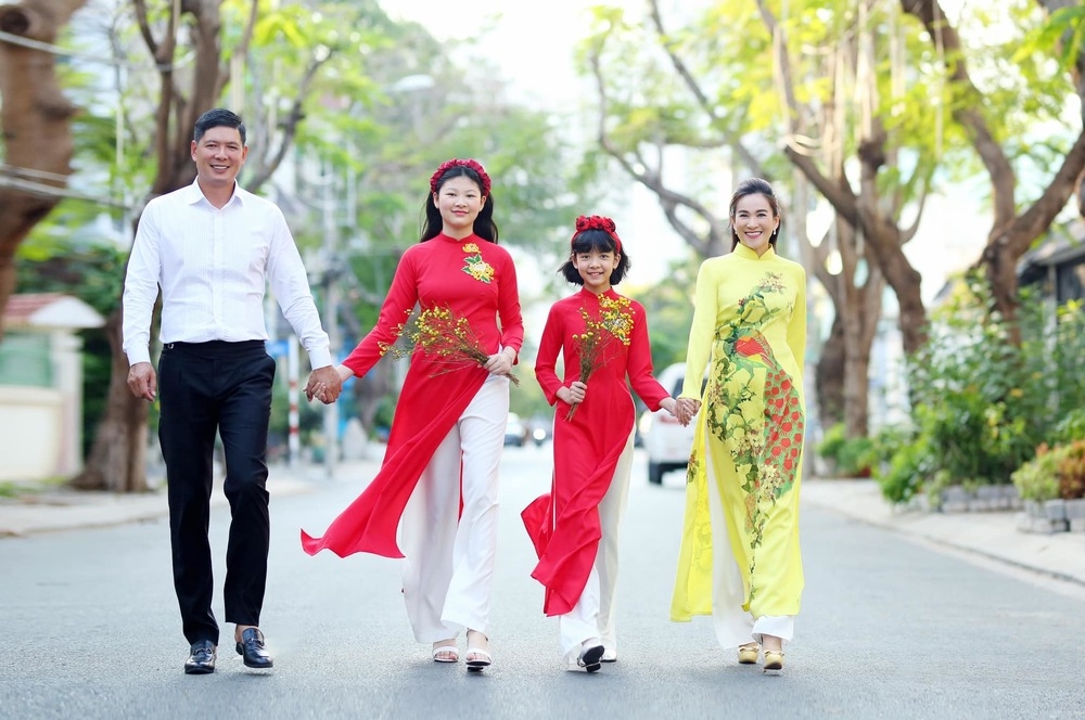 Sao Việt ngày 28/1/2022: Ninh Dương Lan Ngọc lộng lẫy trong buổi công chiếu phim 