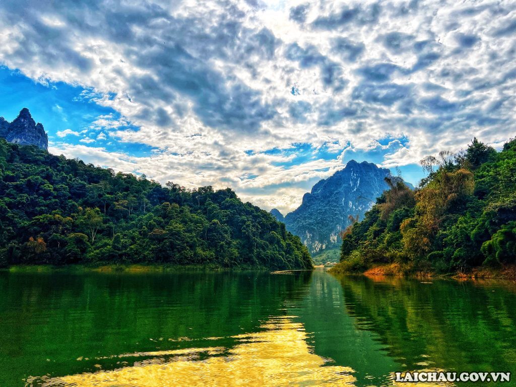 Trải nghiệm du lịch Vịnh Pá Khôm - Pha Mu (Lai Châu)