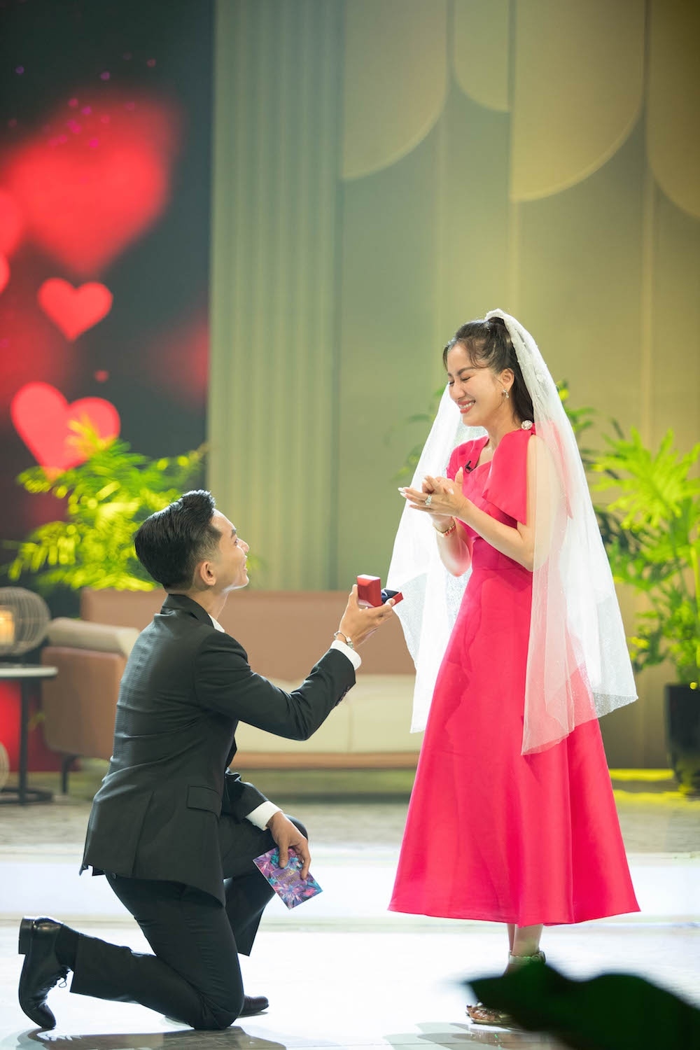 Những lần cầu hôn lãng mạn Phan Hiển dành cho Khánh Thi