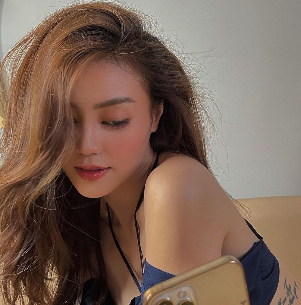 Tung ảnh mặt mộc và đầu tóc bơ phờ, Ninh Dương Lan Ngọc làm netizen phát  choáng với nhan sắc tự nhiên tuổi 30