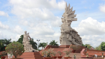 Công viên tượng đài - Biểu tượng của Long An