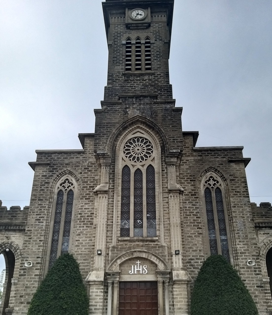 Khám phá Nhà thờ Chánh Tòa – Nét đẹp độc đáo giữa lòng thành phố