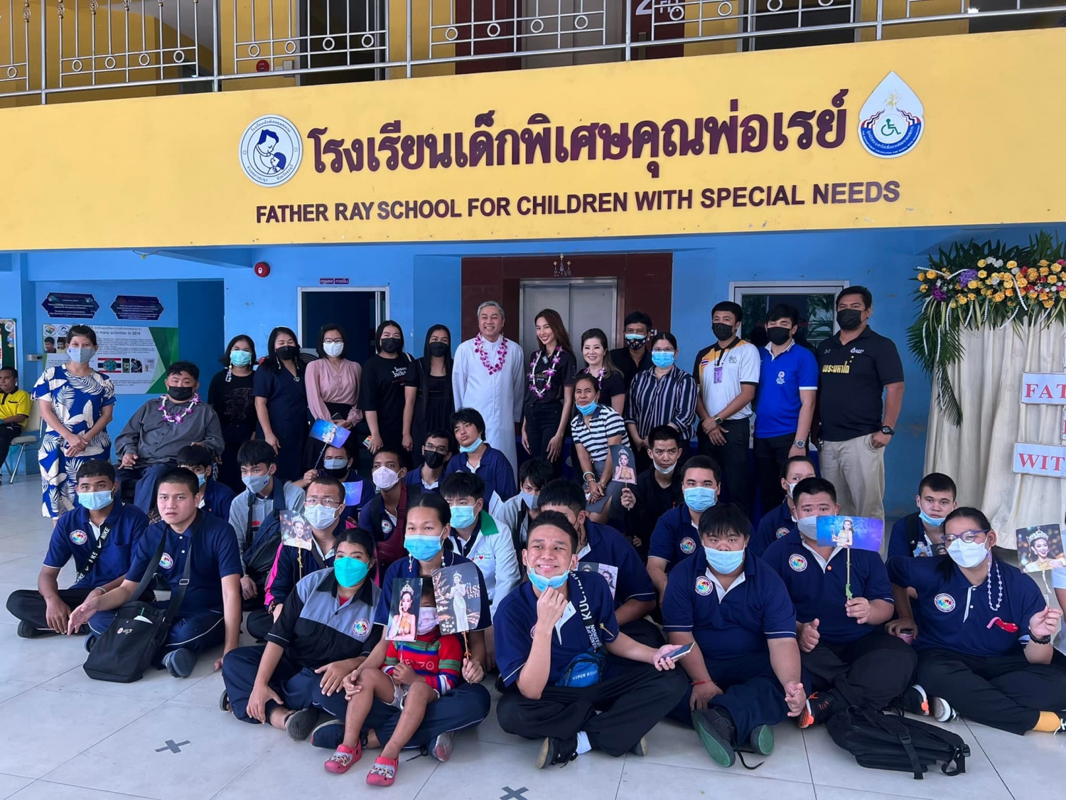 Nguyễn Thúc Thùy Tiên làm thiện nguyện tại Thái Lan