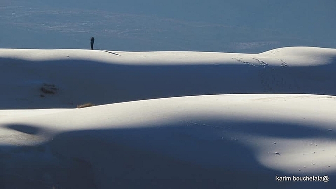 Băng giá bao phủ sa mạc nóng nhất thế giới