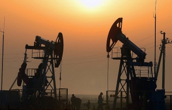 Lần đầu tiên giá dầu Brent vượt mức 65 USD / thùng