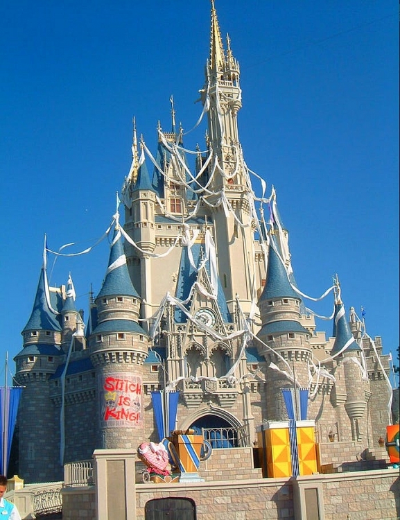 Sự thay đổi của lâu đài Cinderella của Disney World qua các năm