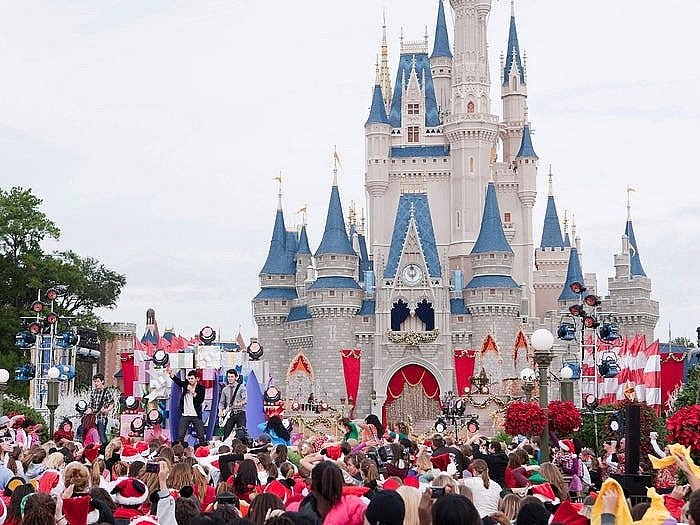 Sự thay đổi của lâu đài Cinderella của Disney World qua các năm