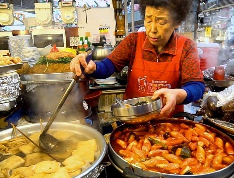 Top 5 món ăn đường phố nhất định phải thử khi đến Hàn Quốc.