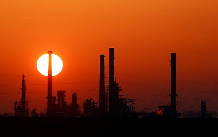 Giá dầu tăng gần 5% khi Ả Rập Xê Út có thể sẽ gia hạn  cắt giảm sản lượng