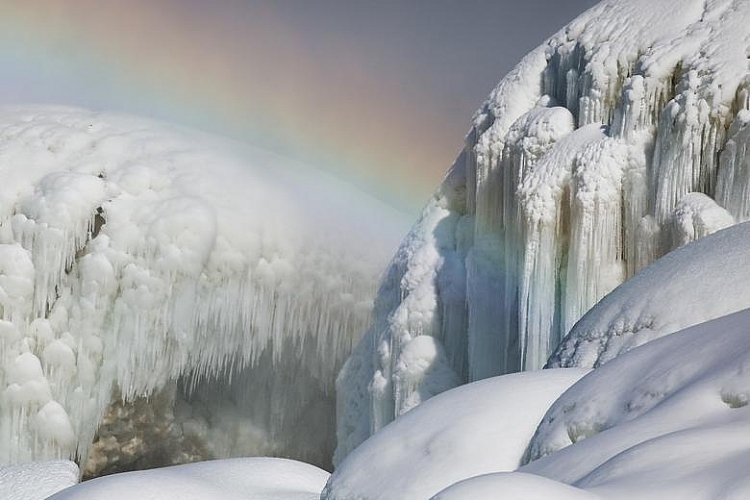 Thác Niagara – thác lớn nhất Bắc Mỹ đóng băng