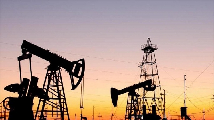 Giá dầu giảm phiên thứ ba do tồn kho dầu thô của Mỹ tăng
