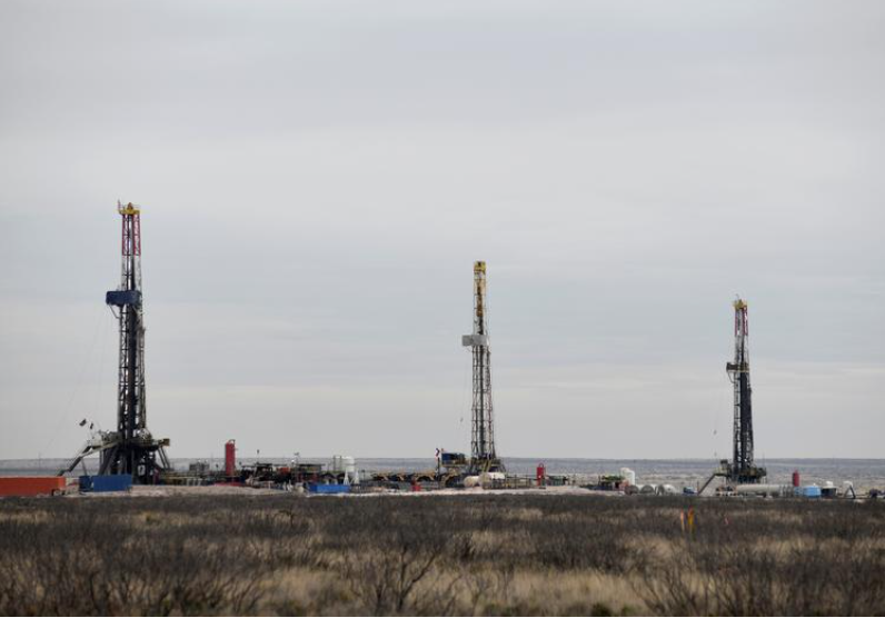 Lần đầu tiên kể từ tháng 11 năm ngoái, số lượng giàn khoan dầu khí của Mỹ giảm