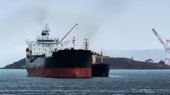 Canada tuyên bố cấm nhập khẩu dầu của Nga