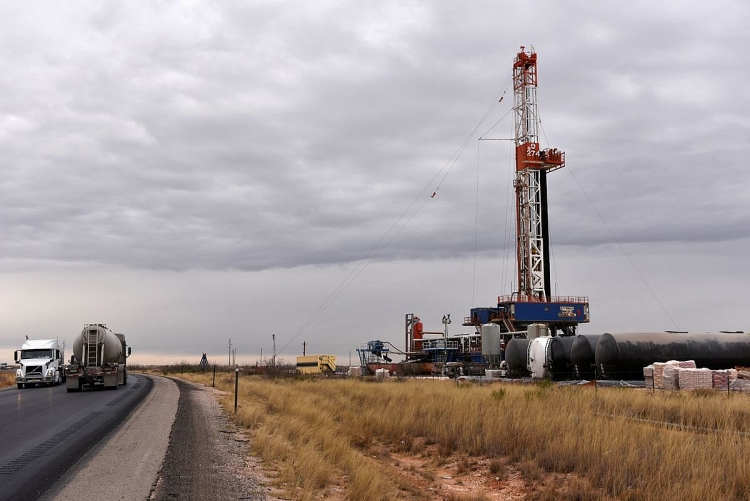 Mỹ liên tục tăng số lượng giàn khoan dầu khí