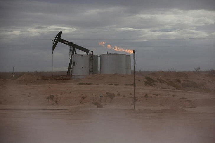 Giá dầu tiếp tục tăng ổn định