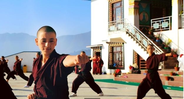 cac nu tu nepal dang tap luyen mon vo kung fu cua ly tieu long