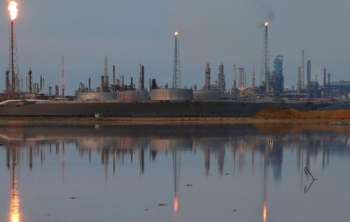 Nhà máy lọc dầu lớn nhất Venezuela hoạt động trở lại