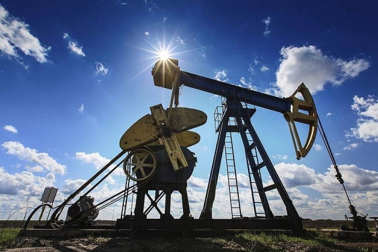 Giá dầu của Azerbaijan theo đà giảm của giá dầu thế giới
