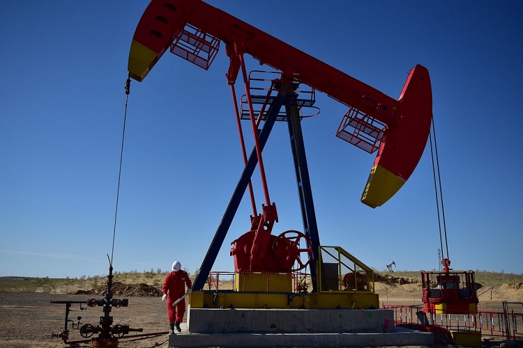 Giá dầu phục hồi sau khi giảm xuống mức thấp nhất trong nhiều tháng