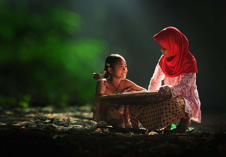 su moc mac gian di nguoi dan o ngoi lang indonesia qua nhung buc anh cua nguoi phuong tay